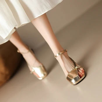 Zber v roku 2023; Štýlové sandále dámske non-klzké kožené sandále; ženy Obrázok